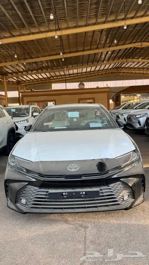 تويوتا كامري 2025 بنزين LE اسود 1