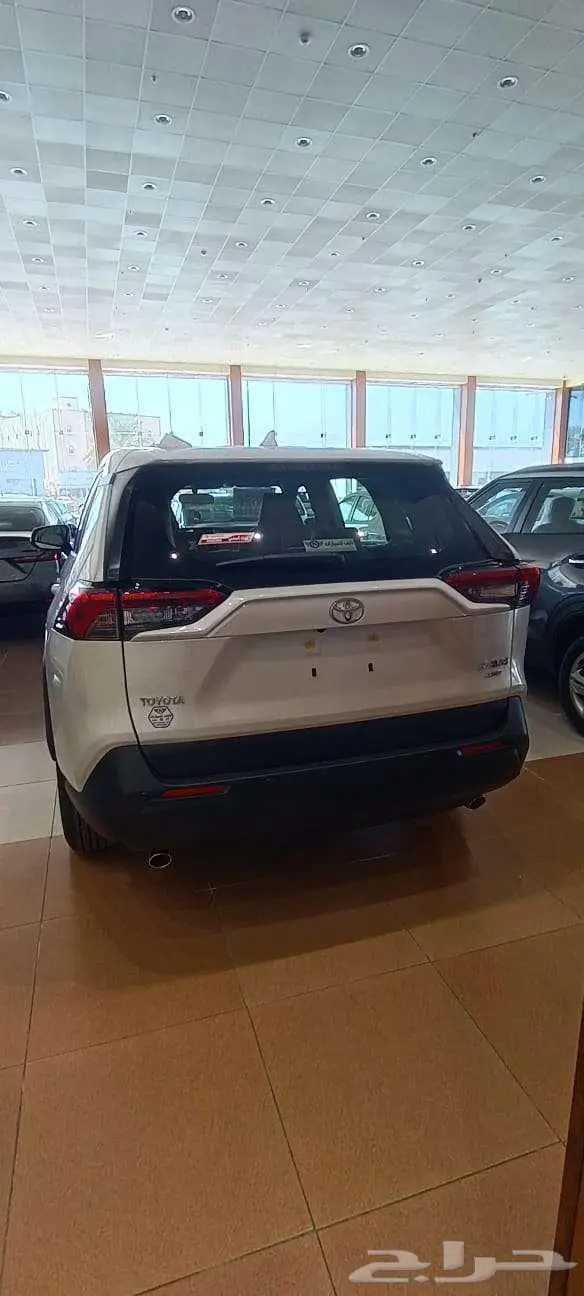 تويوتا راف فور LE ستاندر دبل بنزين 2025 1