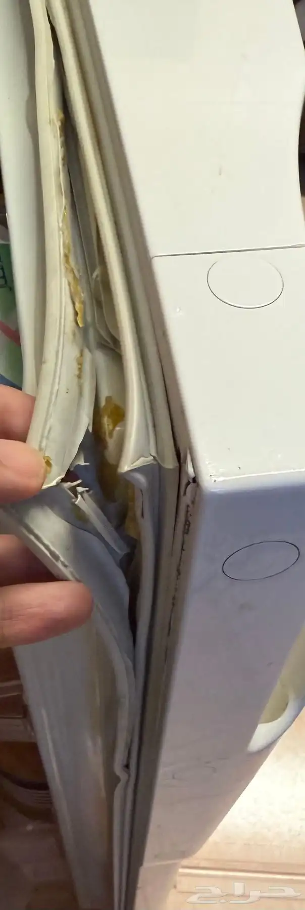 ثلاجة شارب مع فريزر 1