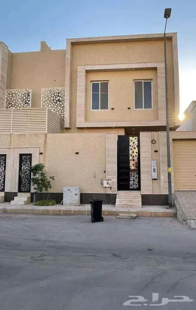 فيلا بموقع متميز للايجار قريبة من الدائري الشرقي 0