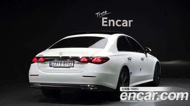 Mercedes-Benz E-Class 2024 E200 1