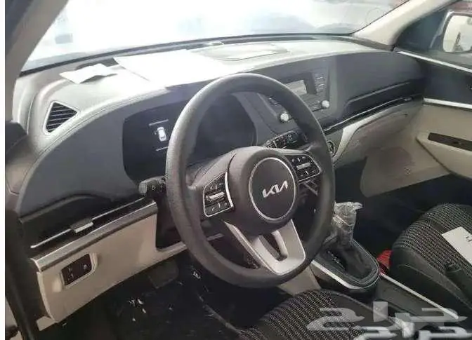 كيا كارينز موديل 2025 9