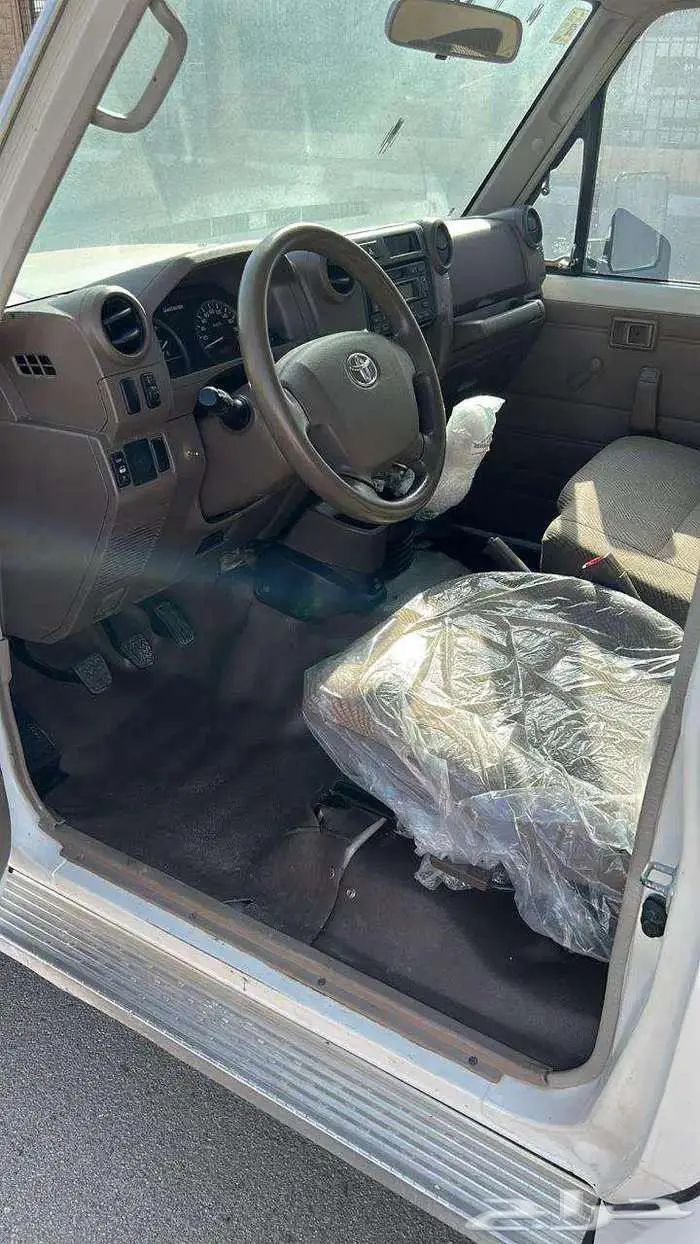 تويوتا ربع ابيض موديل 2011 12