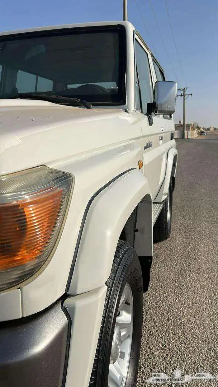 تويوتا ربع ابيض موديل 2011 3