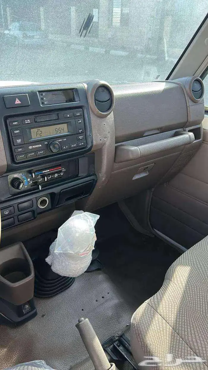 تويوتا ربع ابيض موديل 2011 13