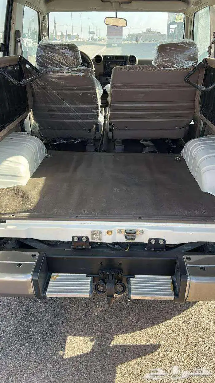 تويوتا ربع ابيض موديل 2011 11