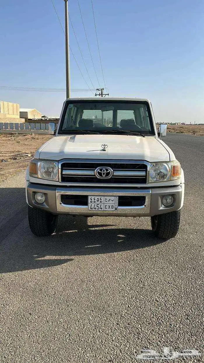 تويوتا ربع ابيض موديل 2011 0