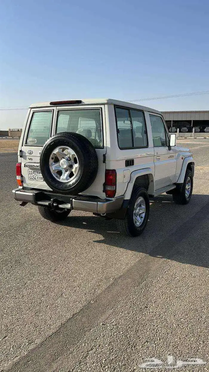 تويوتا ربع ابيض موديل 2011 7