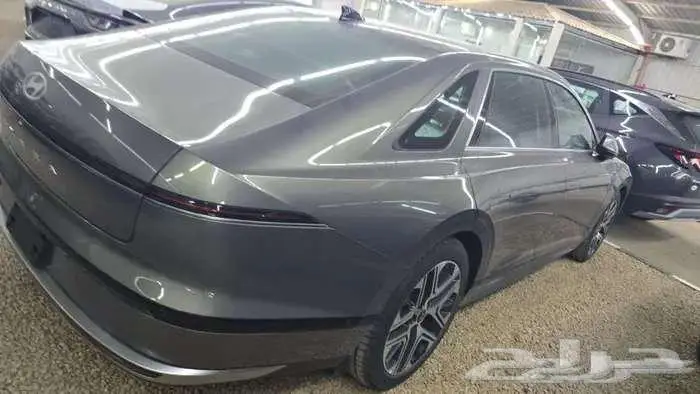 ازيرا 2025 كلاسيك و اكسلوسيف و بريميوم و كالجرافي 1