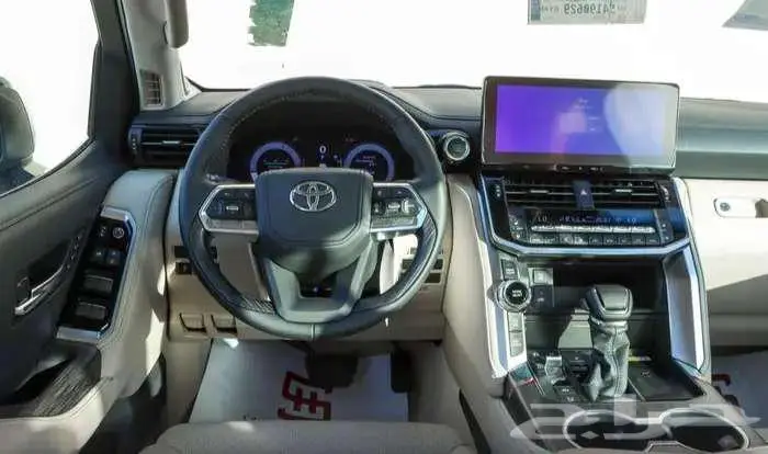 تويوتا لاند كروزر VXR بنزين رمادي كاش أقساط 2025 8