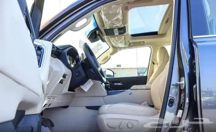 تويوتا لاند كروزر VXR بنزين رمادي كاش أقساط 2025 4