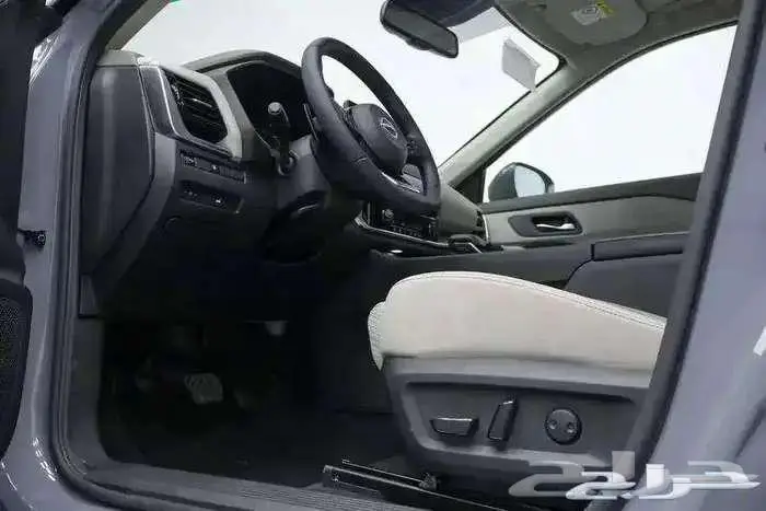 نيسان اكس تريل متوفر 2025 4