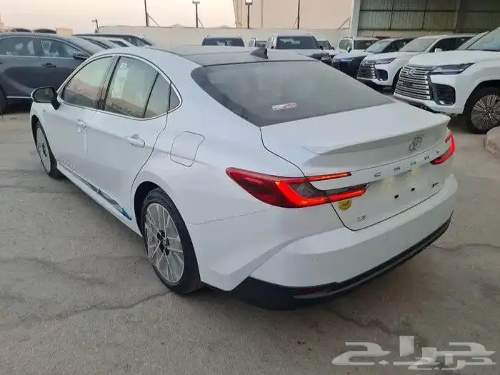 سيارات كاش وأقساط تويوتا كامري LE نص فل هايبرد 2025 2