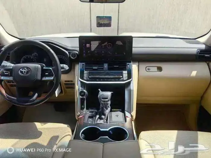 لاند كروزر GXRL4 ابيض 2023 9