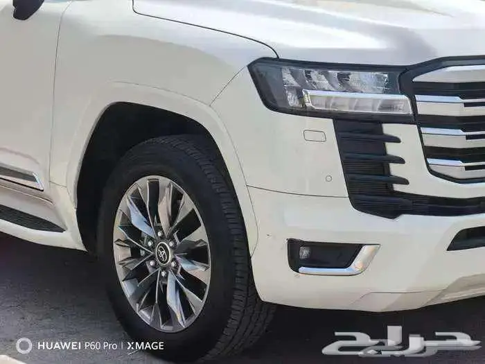 لاند كروزر GXRL4 ابيض 2023 10