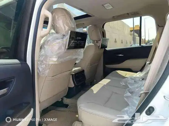 لاند كروزر GXRL4 ابيض 2023 13
