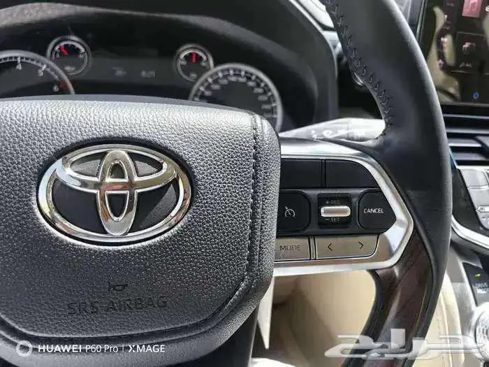 لاند كروزر GXRL4 ابيض 2023 15