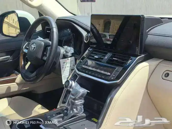 لاند كروزر GXRL4 ابيض 2023 18