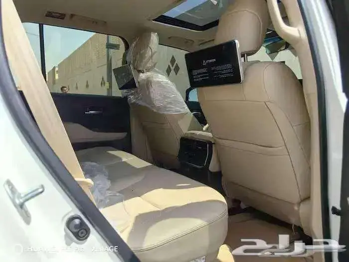 لاند كروزر GXRL4 ابيض 2023 20