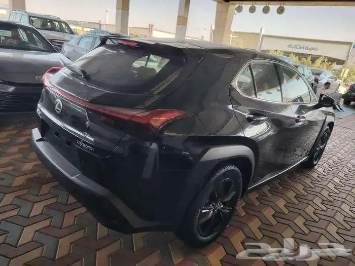 لكزس UX300AH الموديل2024 4