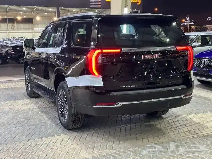 جي ام سي يوكن الموديل2025 بدون دبل قصير أسود 8
