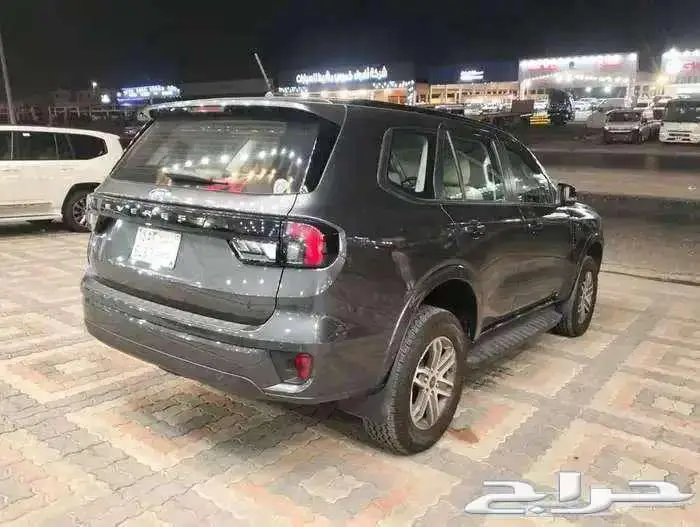فورد ايفرست XLS ديزل 2024 ممشى 5000 كم فقط 10
