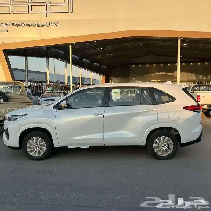 تويوتا انوفا GL استاندر بنزين 2025 1