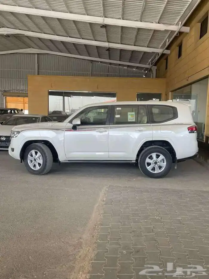 لاندكروزر GXR ديزل هدد فتحة بريمي 2025 متوفر لدى الحسن 2
