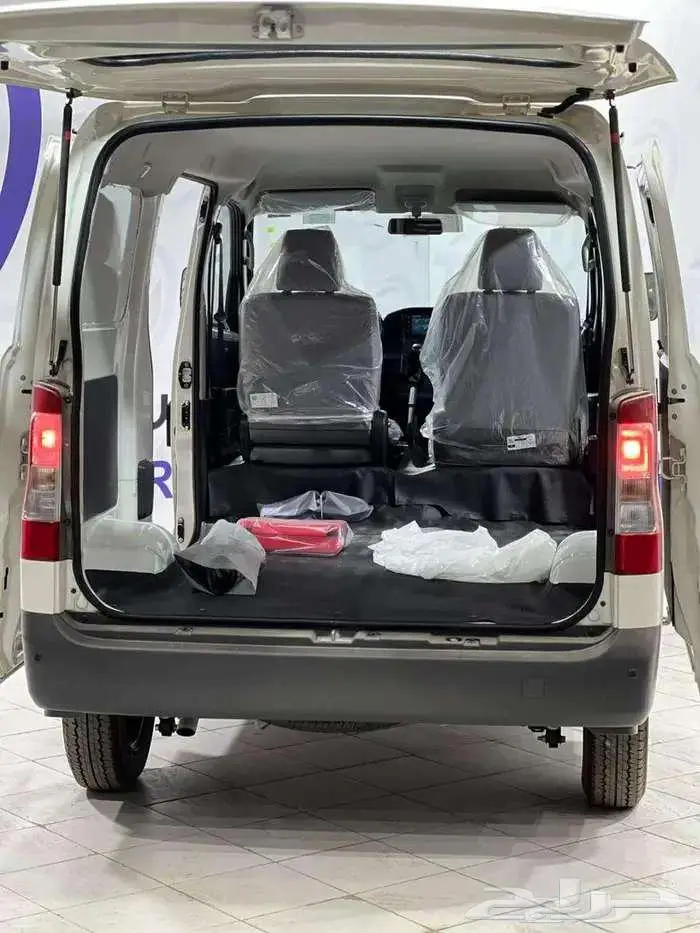 تويوتا لايت إيس 2025   باص بضاعة عادي أوتوماتيك بنزين 2