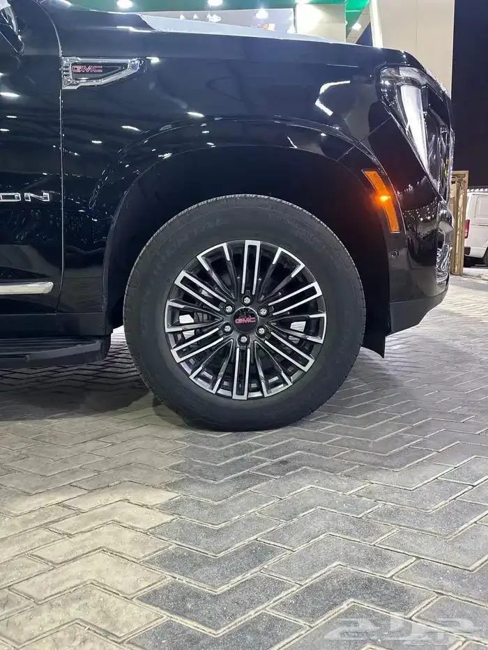 جي ام سي يوكن الموديل2025 بدون دبل قصير أسود 6