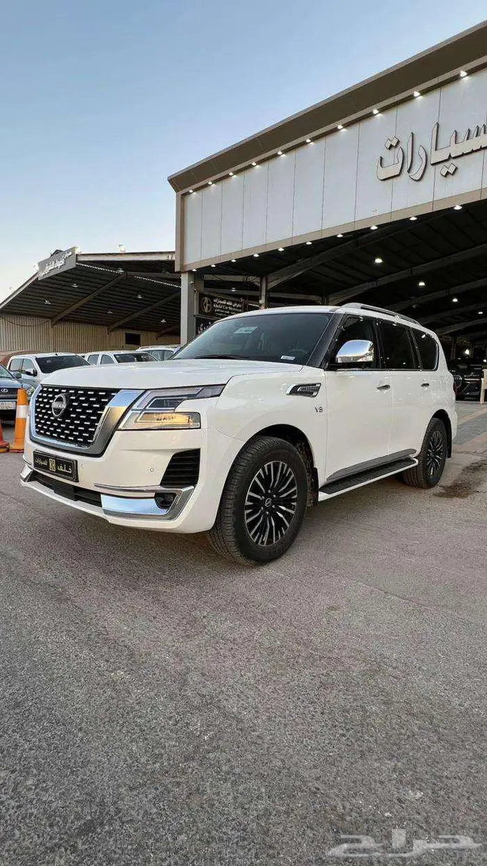 نيسان باترول بلاتينيوم موديل 2023- معرض خلف للسيارات 1