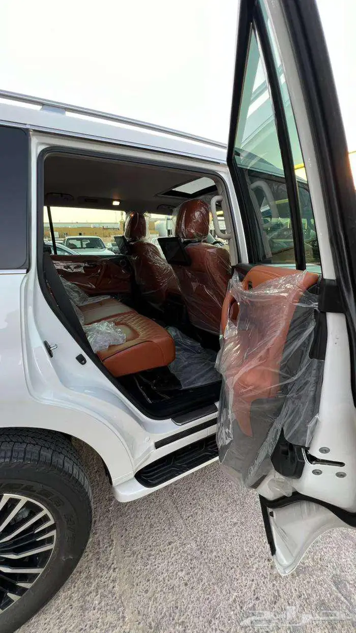 نيسان باترول بلاتينيوم موديل 2023- معرض خلف للسيارات 11