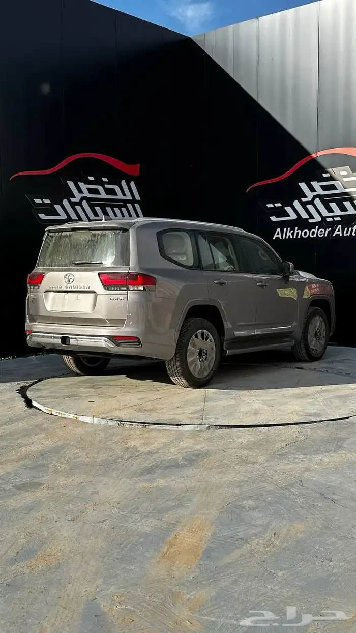 تويوتا لاندكروزر GXR L4 2025 لدى شركة عبدالمجيد الخضر 4