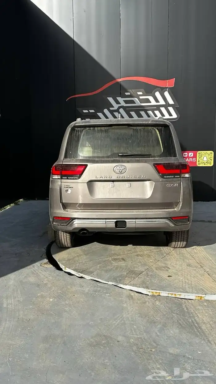 تويوتا لاندكروزر GXR L4 2025 لدى شركة عبدالمجيد الخضر 5