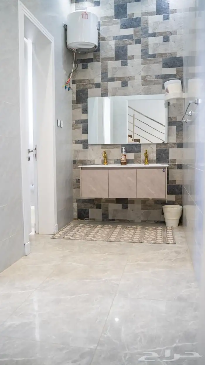 قسمين مع ملعب كوره للإيجار السنوي 23