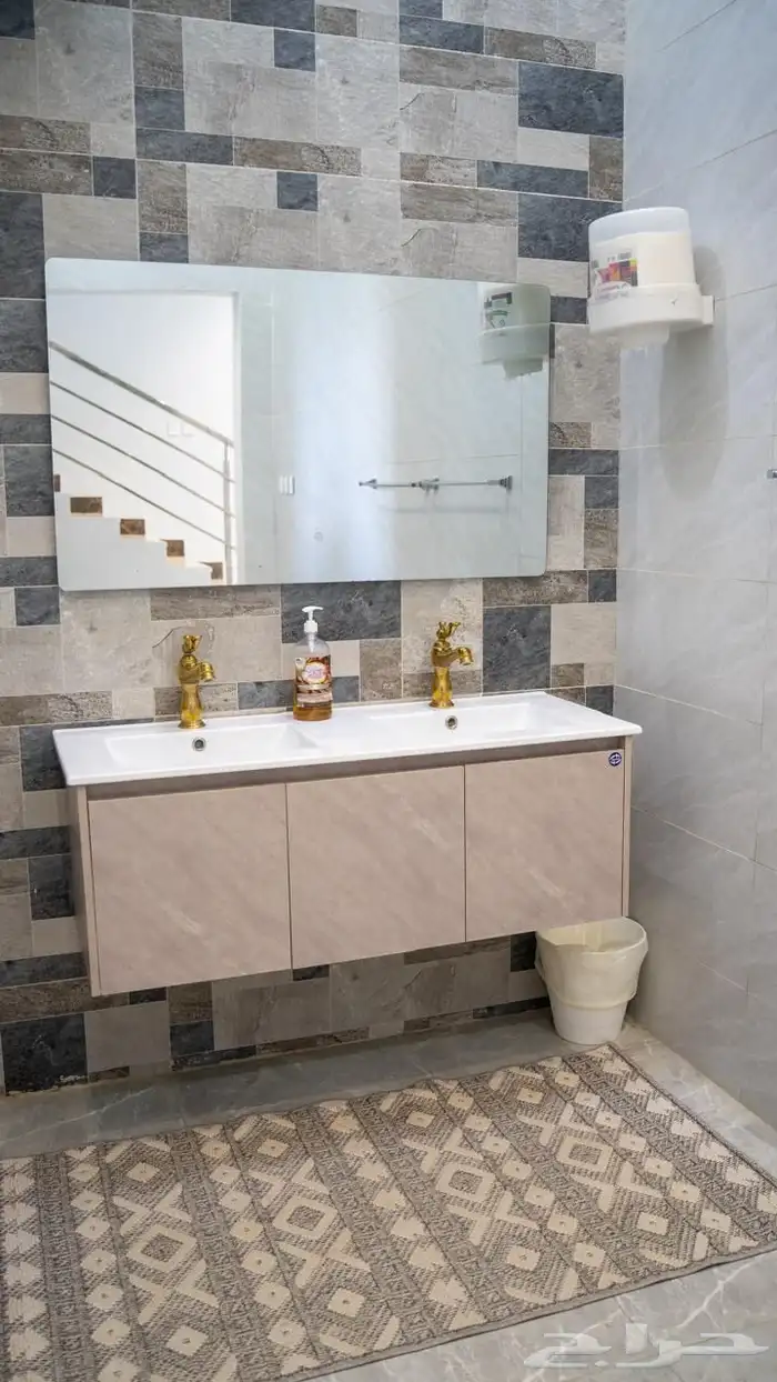 قسمين مع ملعب كوره للإيجار السنوي 0