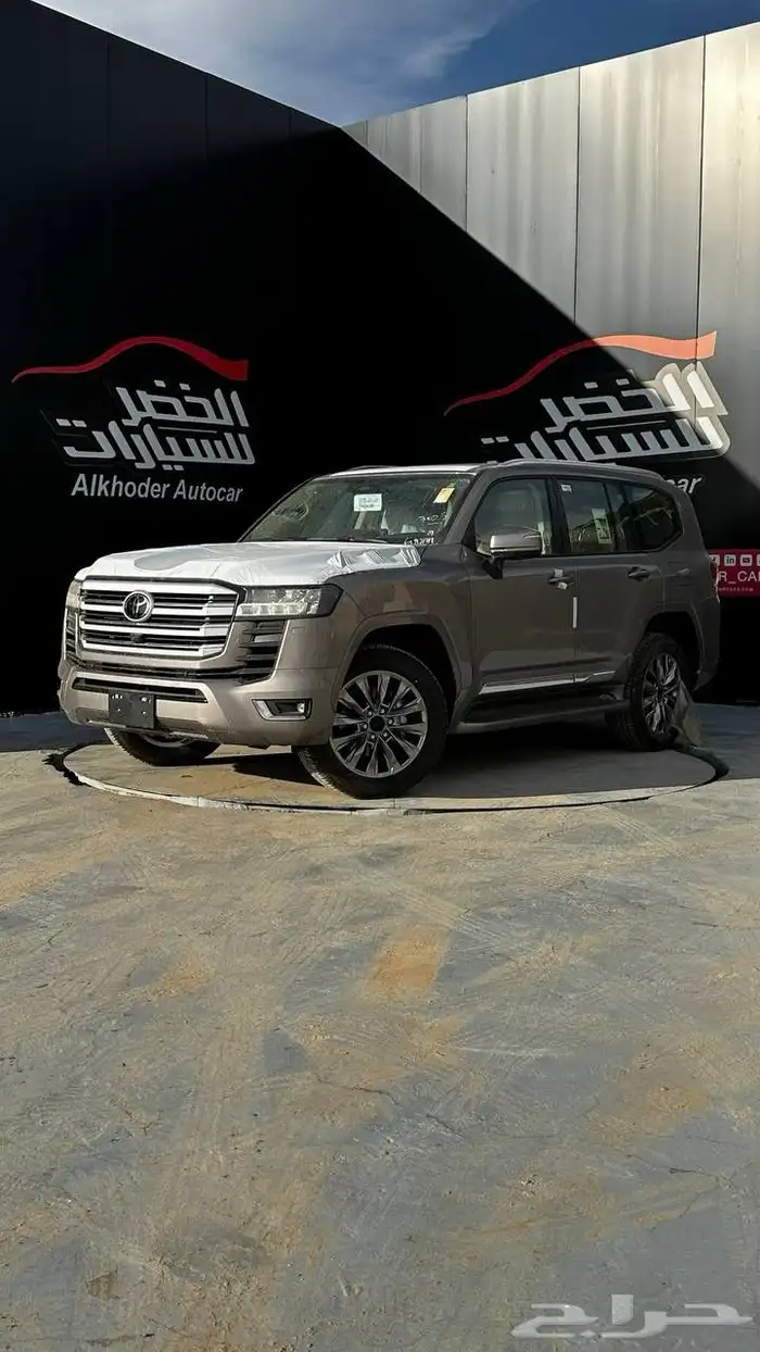 تويوتا لاندكروزر GXR L4 2025 لدى شركة عبدالمجيد الخضر 0
