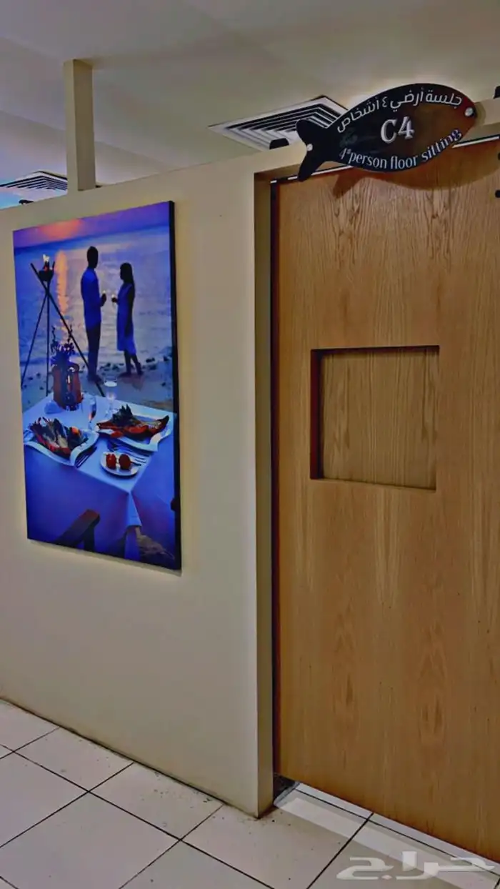 أبواب خشب سحب مع نافذة لغرف العوائل او كبائن المطاعم 2