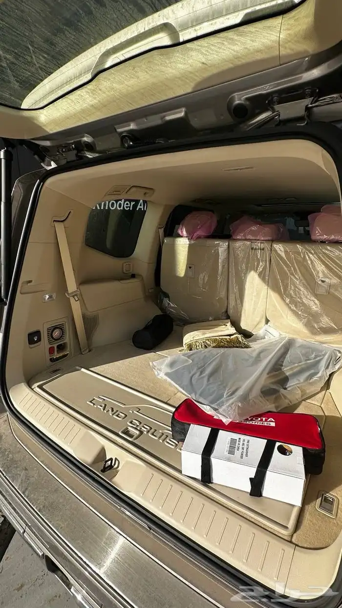 تويوتا لاندكروزر GXR L4 2025 لدى شركة عبدالمجيد الخضر 6