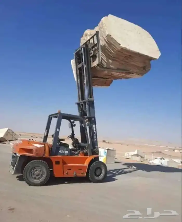 رافعة شوكية للإيجار. فوركلفت. Forklifts for rent daily or m 3