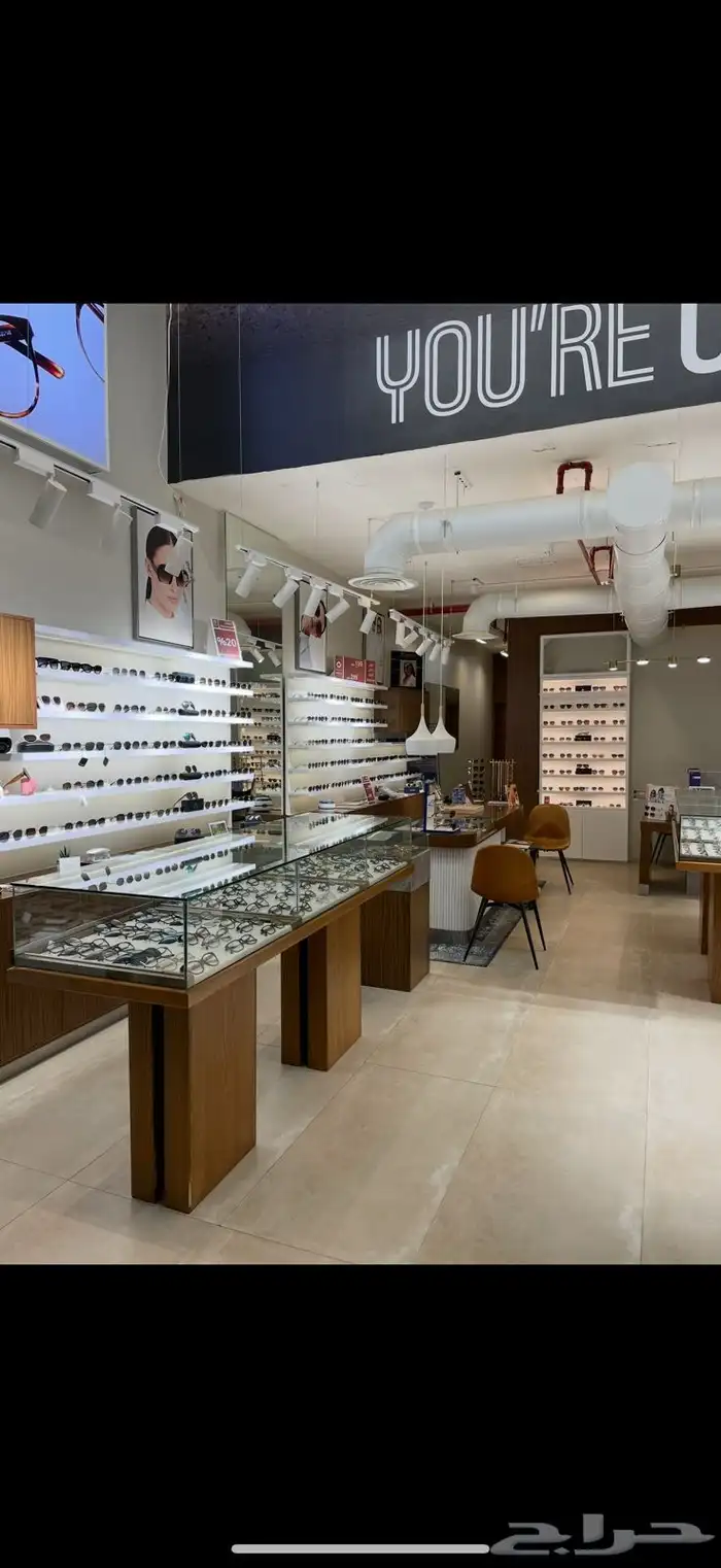 ديكور معرض نظارات للبيع - محل نظارات 6