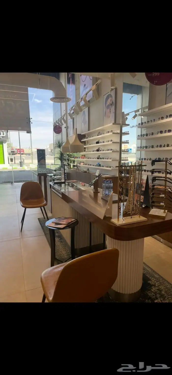 ديكور معرض نظارات للبيع - محل نظارات 7