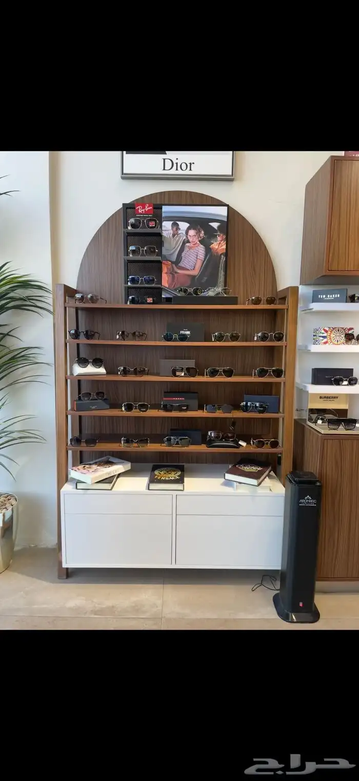 ديكور معرض نظارات للبيع - محل نظارات 3