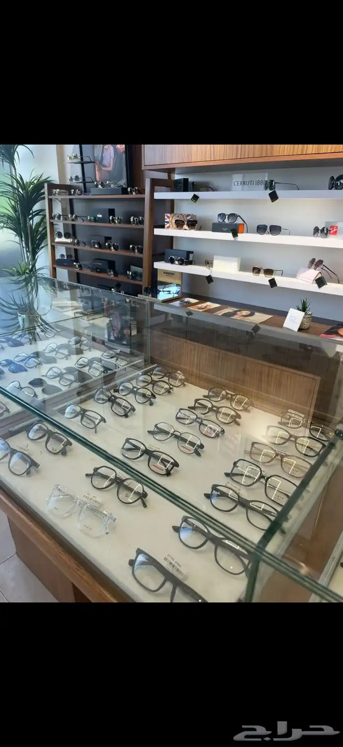 ديكور معرض نظارات للبيع - محل نظارات 1