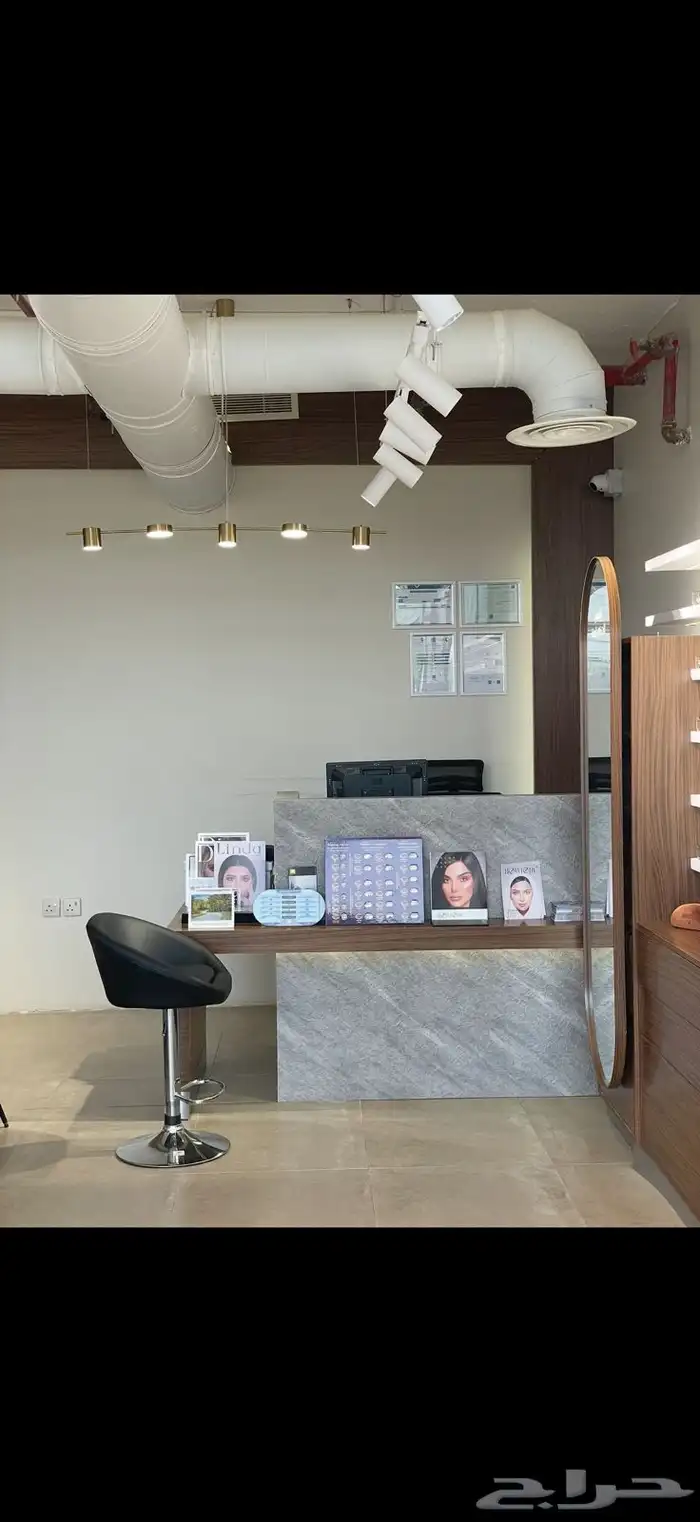 ديكور معرض نظارات للبيع - محل نظارات 5