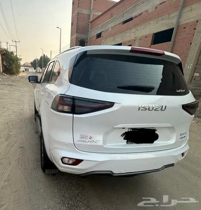 ايسوزو MUX 2024 3