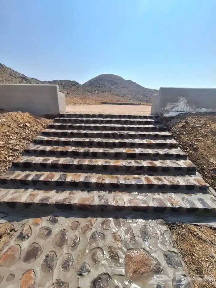 معلم حجر رباريب ممرات قوايم تلابيس جدران انترلوك بندورات 1