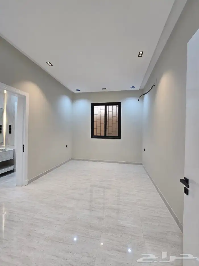 للبيع شقق علويه VIP سطح مستقل 6غرف من 500 ألف حي درة الموسي 9