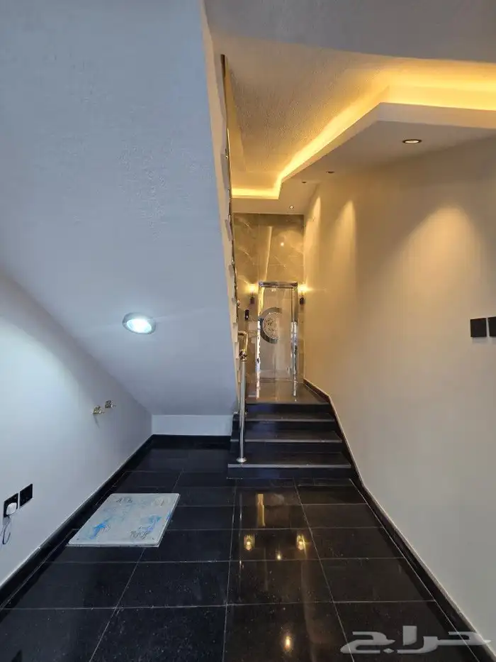 للبيع شقق علويه VIP سطح مستقل 6غرف من 500 ألف حي درة الموسي 4