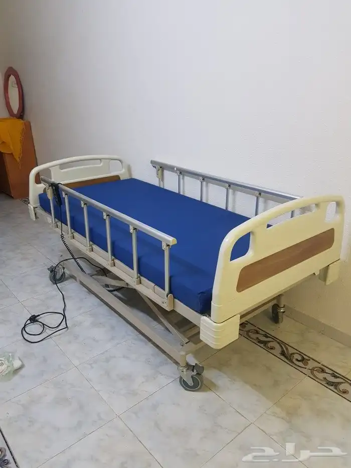 سرير طبي كهربائي شبه جديد 1